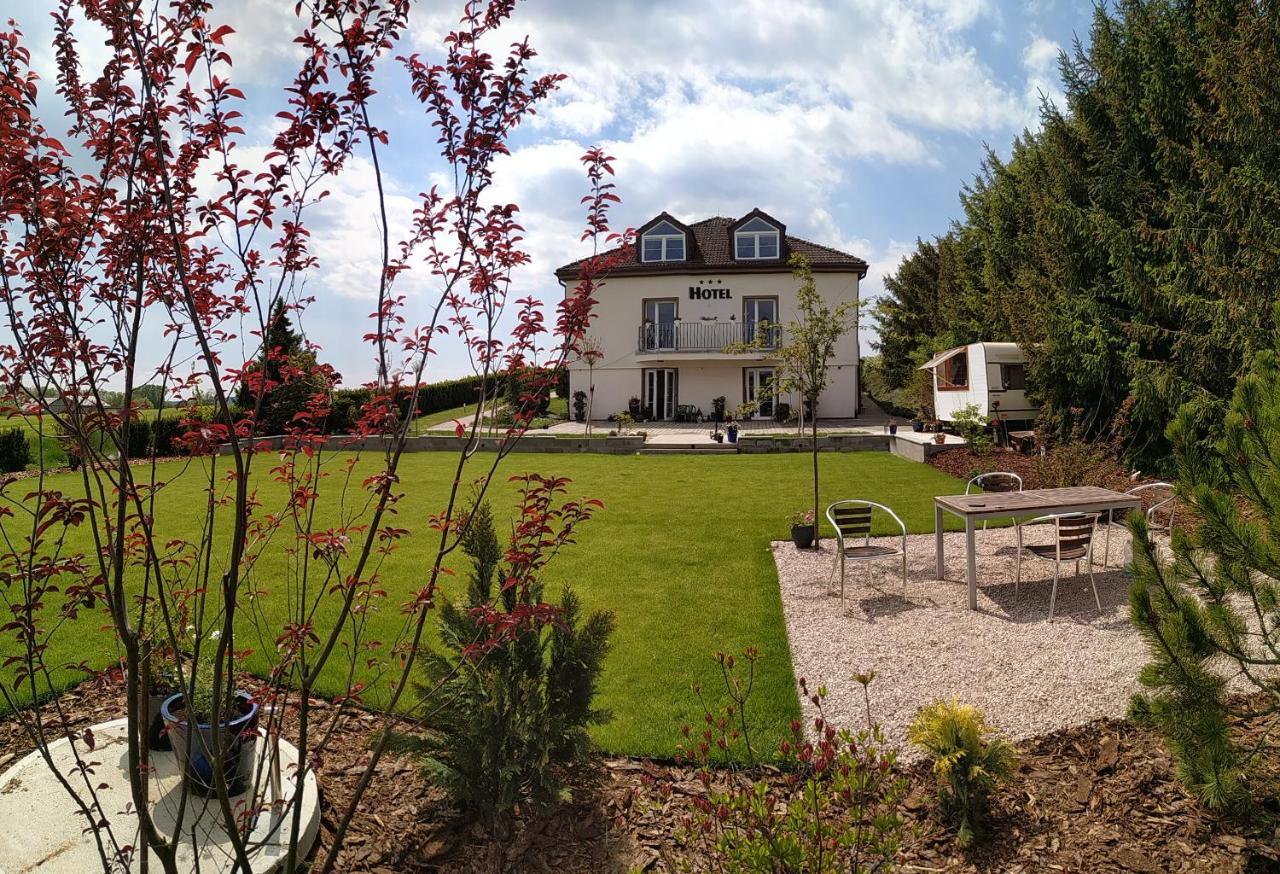 Hotel Brada Jičín المظهر الخارجي الصورة