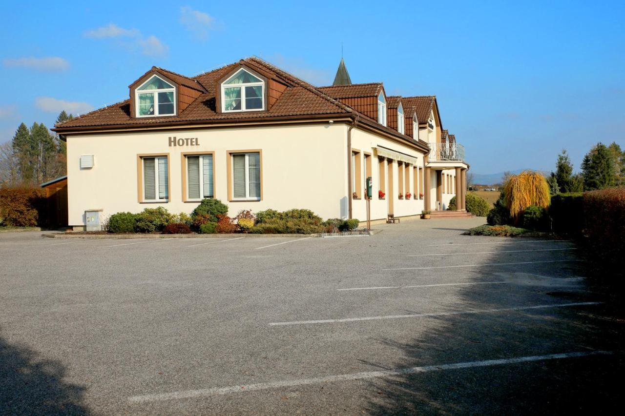 Hotel Brada Jičín المظهر الخارجي الصورة